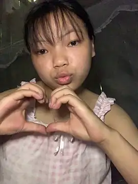 Snapshot of Cham-py chatting on 05-16-26, 01:59 Cham-py online show from 05-16-26, 01:59
