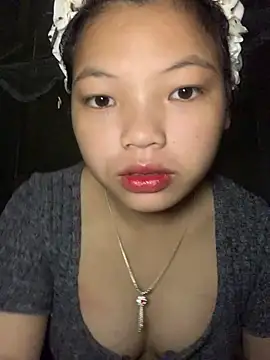 Snapshot of Cham-py chatting on 06-27-26, 01:00 Cham-py online show from 06-27-26, 01:00