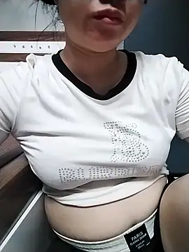 Girl lovebaby online show from 05-16-26, 12:48