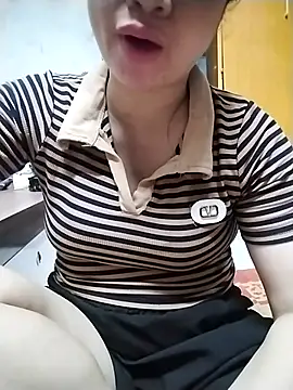 Girl lovebaby online show from 05-17-26, 12:38