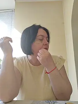 EmmaEmmy40 online show from 05-17-26, 05:51