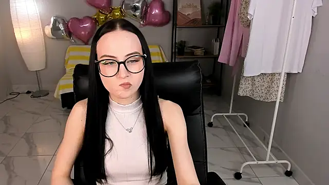 Kira Limerd online show from 05-04-26, 01:14