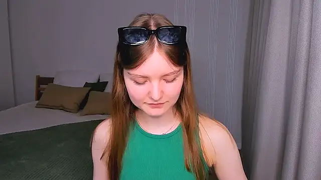 LookEva online show from 05-17-26, 04:23