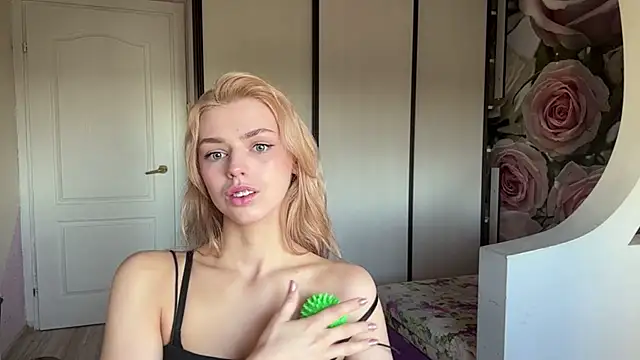 ScarlettRosy online show from 05-14-26, 03:47