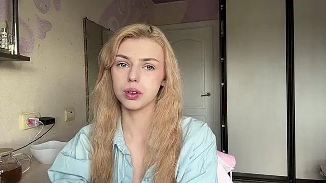 ScarlettRosy online show from 05-31-26, 04:07
