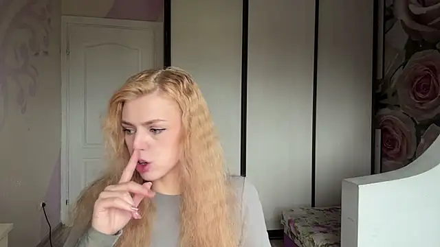 ScarlettRosy online show from 05-18-26, 03:50