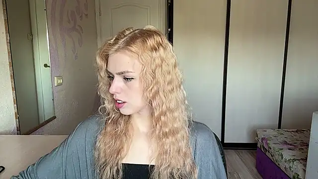 ScarlettRosy online show from 05-17-26, 04:23