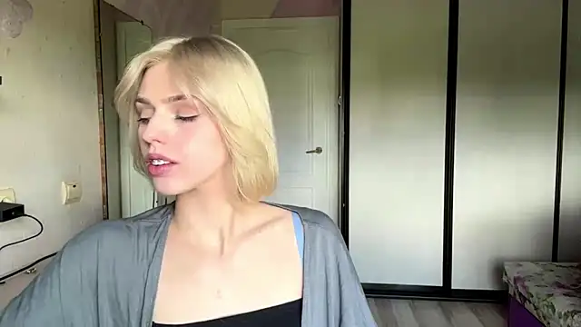 ScarlettRosy online show from 06-15-26, 04:06