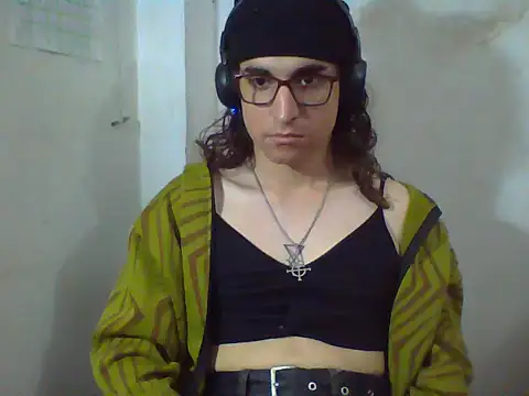 LaCuerva online show from 05-15-26, 04:49