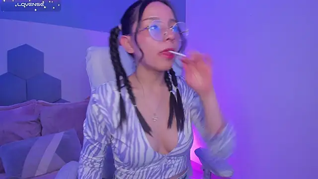 kitty patitas suavesss online show from 06-17-26, 01:38