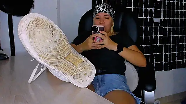 MissAlmaFenix online show from 05-19-26, 03:41