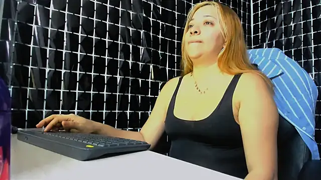MissAlmaFenix online show from 05-27-26, 04:36