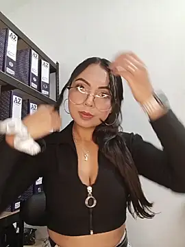 JENNIFER  03 online show from 06-09-26, 05:03