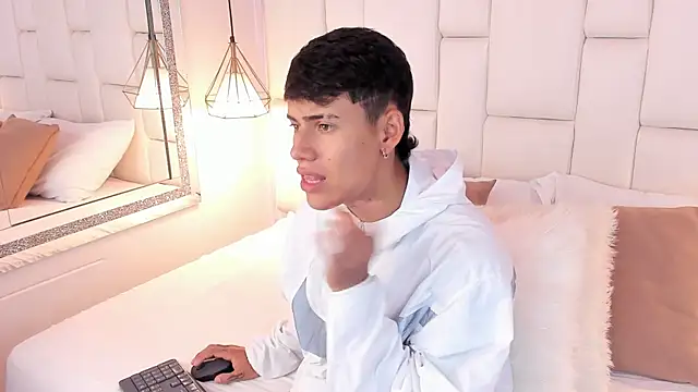 Snapshot of JacobFerrer chatting on 06-18-26, 05:40 JacobFerrer online show from 06-18-26, 05:40