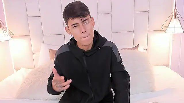 Snapshot of JacobFerrer chatting on 05-26-26, 05:44 JacobFerrer online show from 05-26-26, 05:44
