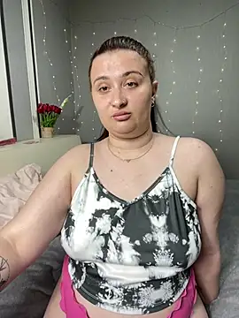 Snapshot of AureTease chatting on 05-18-26, 06:34 AureTease online show from 05-18-26, 06:34