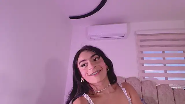 Malaia thompson  online show from 06-16-26, 11:54
