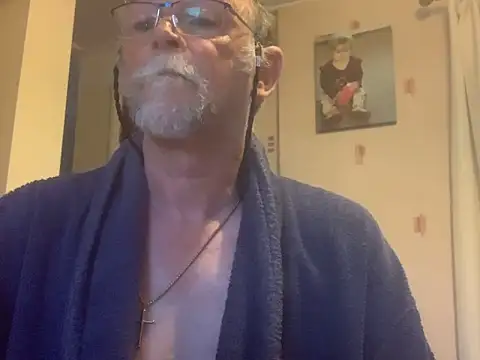 Snapshot of Moonraker64 chatting on 06-19-26, 05:46 Moonraker64 online show from 06-19-26, 05:46