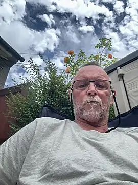 Snapshot of Moonraker64 chatting on 07-28-26, 12:23 Moonraker64 online show from 07-28-26, 12:23