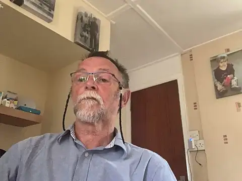 Moonraker64 online show from 06-18-26, 04:34