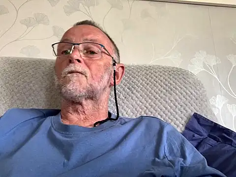 Snapshot of Moonraker64 chatting on 07-21-26, 04:30 Moonraker64 online show from 07-21-26, 04:30