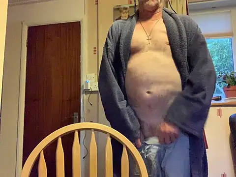 Snapshot of Moonraker64 chatting on 07-18-26, 04:43 Moonraker64 online show from 07-18-26, 04:43