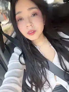 Snapshot of eimili_love chatting on 05-22-26, 04:38 eimili love online show from 05-22-26, 04:38