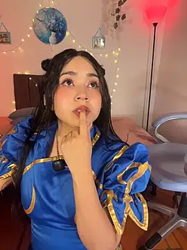 Snapshot of eimili_love chatting on 05-24-26, 02:33 eimili love online show from 05-24-26, 02:33