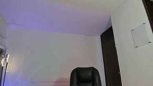 AmaraLewis online show from 05-08-26, 06:23