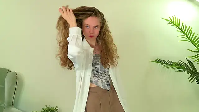 Mila Stain online show from 05-05-26, 05:32