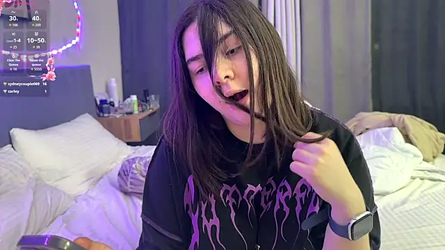 Snapshot of hot_vampire chatting on 05-12-26, 06:58 hot vampire online show from 05-12-26, 06:58