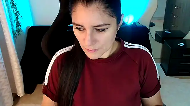 LUCYMILF SEXY online show from 05-21-26, 06:05