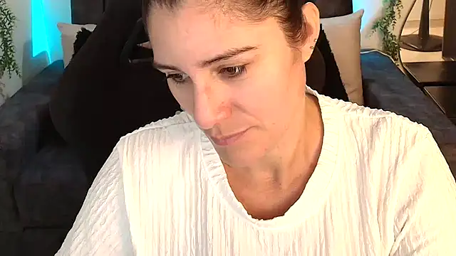 LUCYMILF SEXY online show from 05-31-26, 05:08