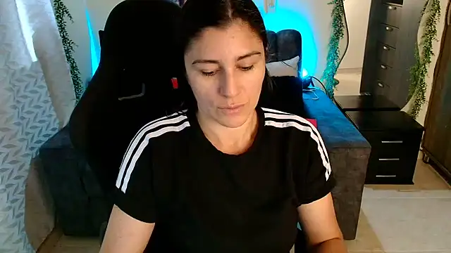 LUCYMILF SEXY online show from 06-12-26, 05:54