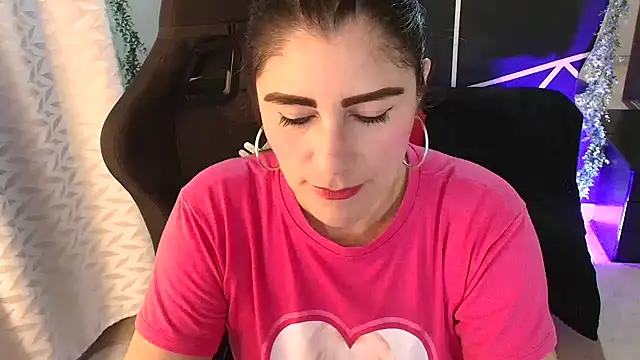 LUCYMILF SEXY online show from 05-19-26, 06:04