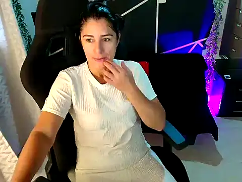 LUCYMILF SEXY online show from 05-06-26, 11:58