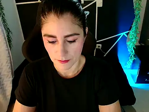 LUCYMILF SEXY online show from 05-11-26, 06:05