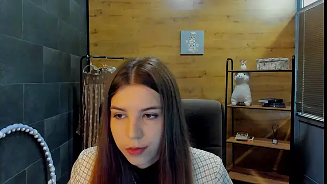 RuthhCox online show from 05-18-26, 09:36