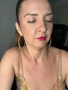 Snapshot of therealgingerr chatting on 07-11-26, 01:28 therealgingerr online show from 07-11-26, 01:28