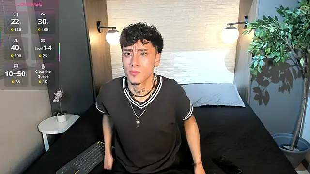 Spencerwhite  online show from 06-18-26, 08:36