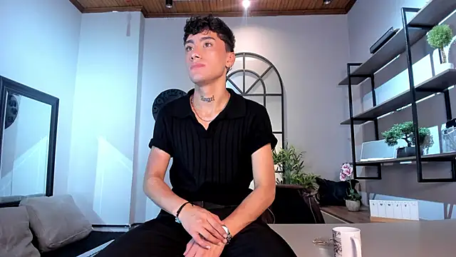 Spencerwhite  online show from 05-09-26, 08:23