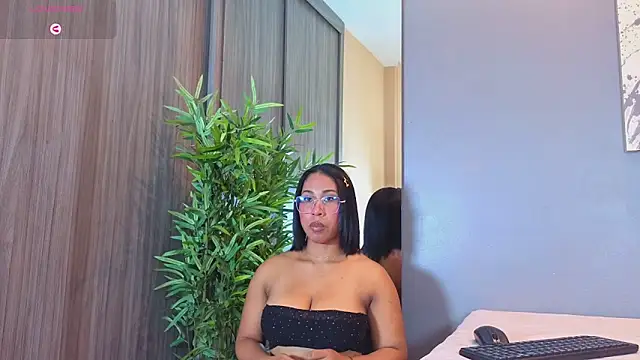 Karlie moore  online show from 05-21-26, 09:23