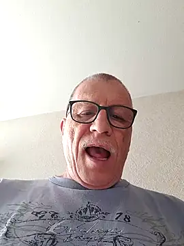 Eddy0763 online show from 05-04-26, 09:01