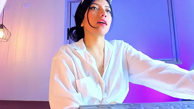 Ey Im simone  online show from 06-18-26, 12:21