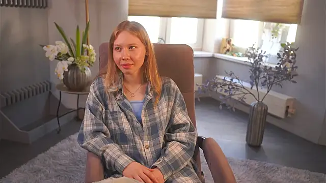 HaleyDelettre online show from 05-06-26, 01:37