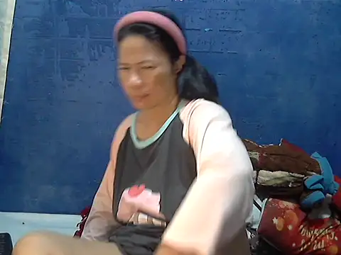 hotchilimom online show from 10-20-25, 12:45