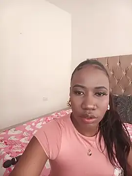Snapshot of Rossiecameron_ chatting on 05-19-26, 01:40 Rossiecameron online show from 05-19-26, 01:40