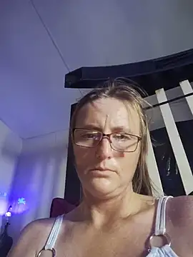 Queenle91 online show from 06-12-26, 10:29