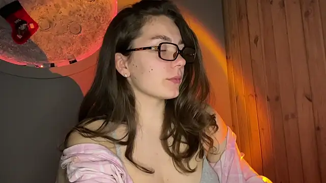 HoneyWithHeat1 online show from 05-13-26, 07:54