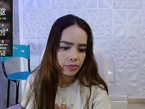 Snapshot of naomis_36 chatting on 06-15-26, 02:17 naomis 36 online show from 06-15-26, 02:17